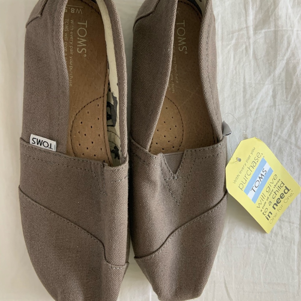 TOMS 8.5 New with tags!